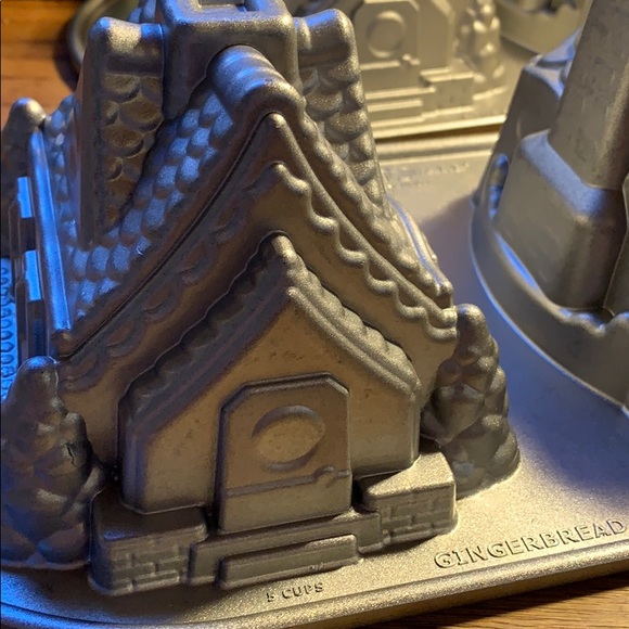 Nordic Ware non-stick Gingerbread/enchanted house - Picture 12 of 16